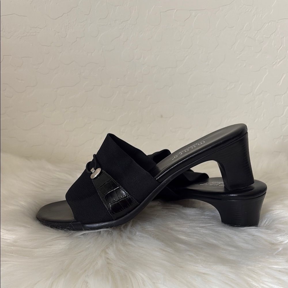 Munro Black Women's Slide Sandals. 8 W